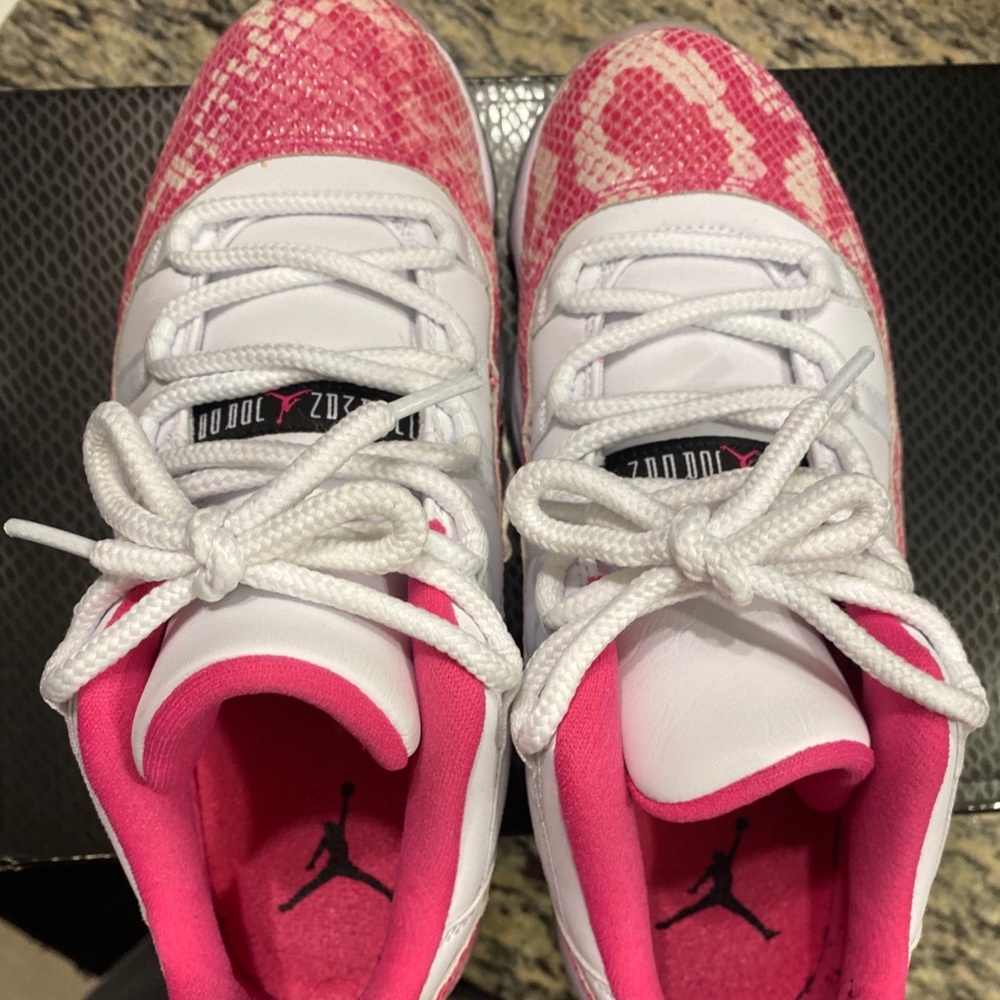 Jordan Retro 11 Pink Snakeskin size 8.5 only wore like 2x
